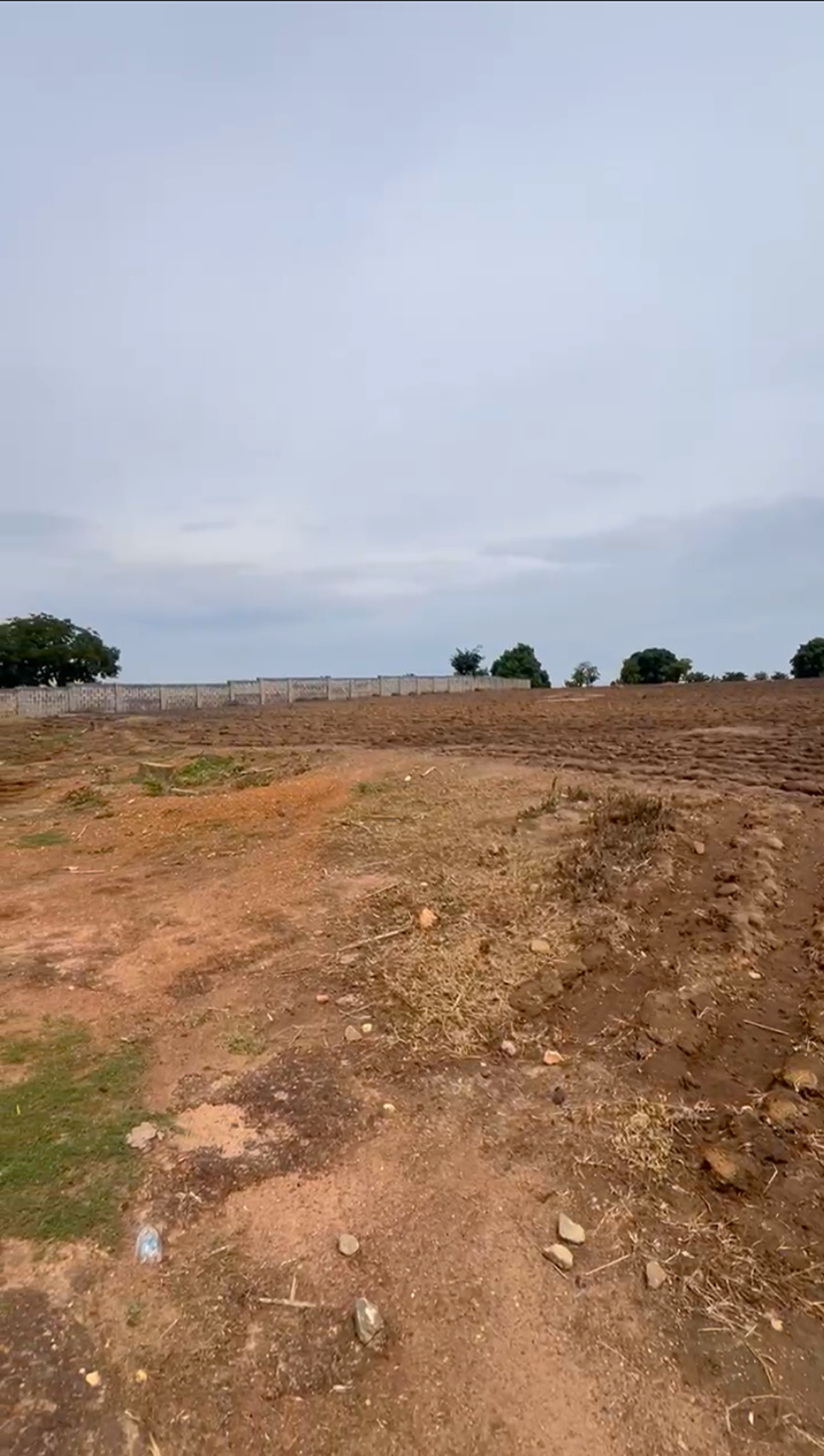 1 hectare for sale - 170 million naira   FCDA R of O (C of O applied)   Building approval  📍Kabusa