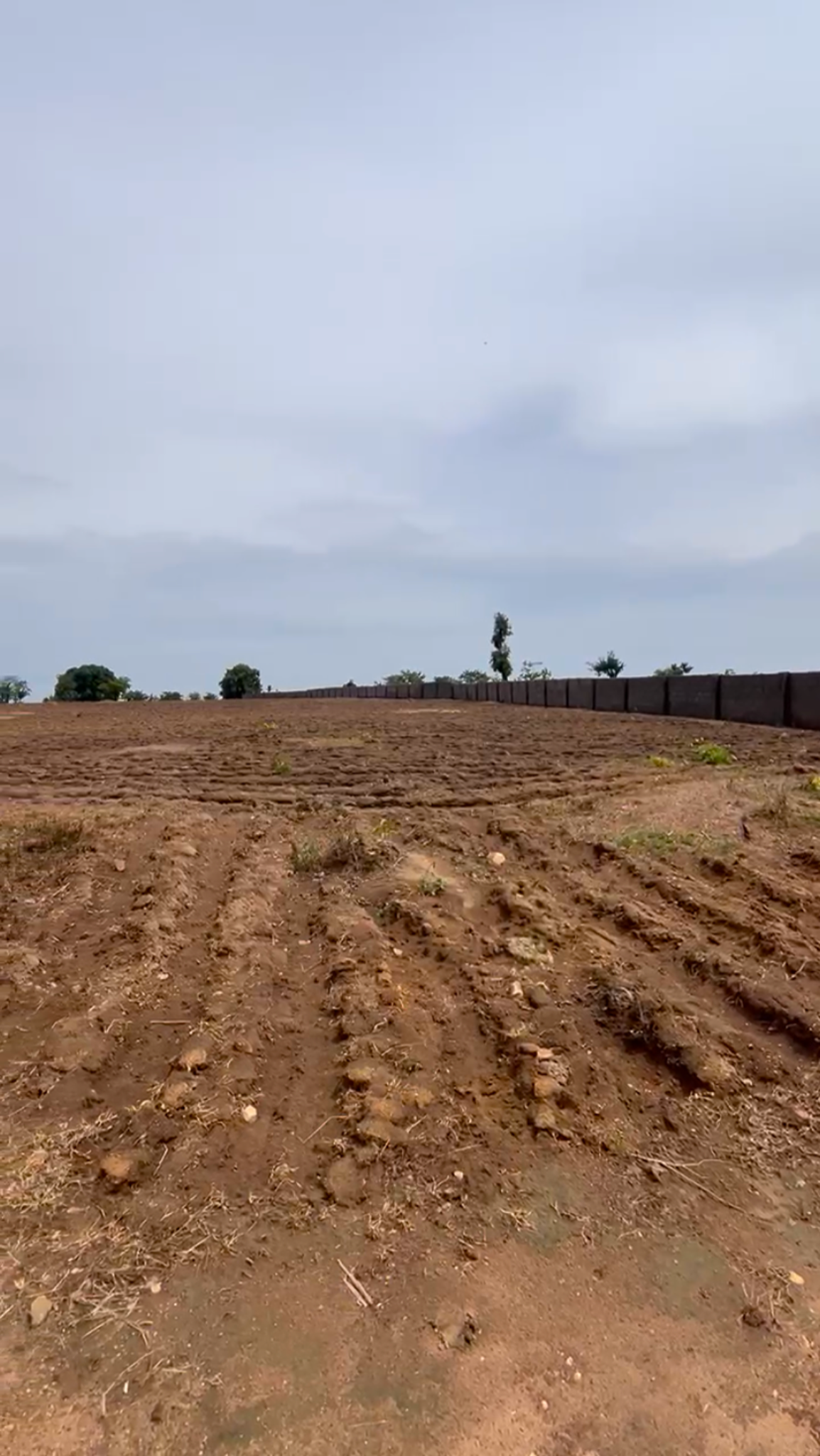 1 hectare for sale - 170 million naira   FCDA R of O (C of O applied)   Building approval  📍Kabusa