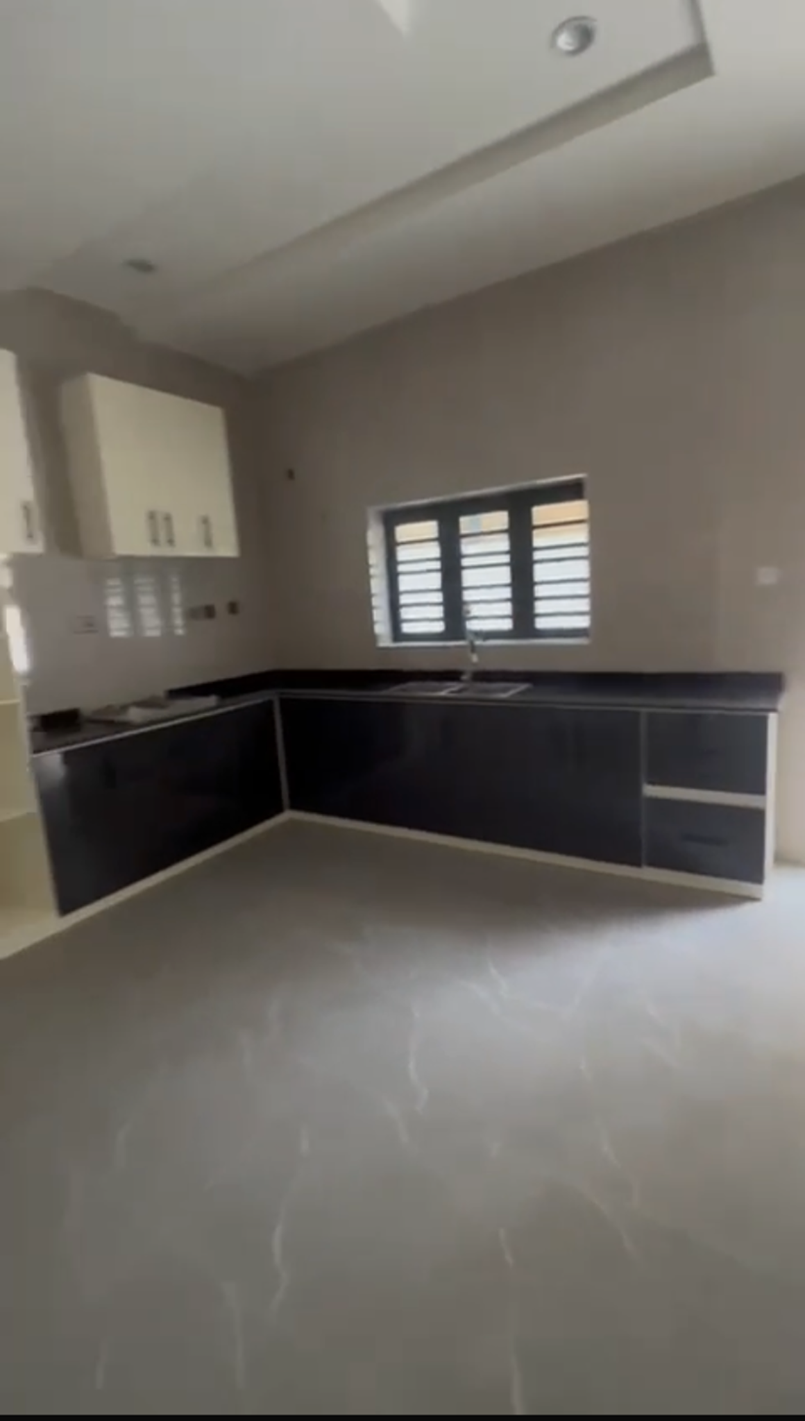 🏡 FOR SALE: Executive 6-Bedroom Semi-Detached Duplex in Lifecamp
