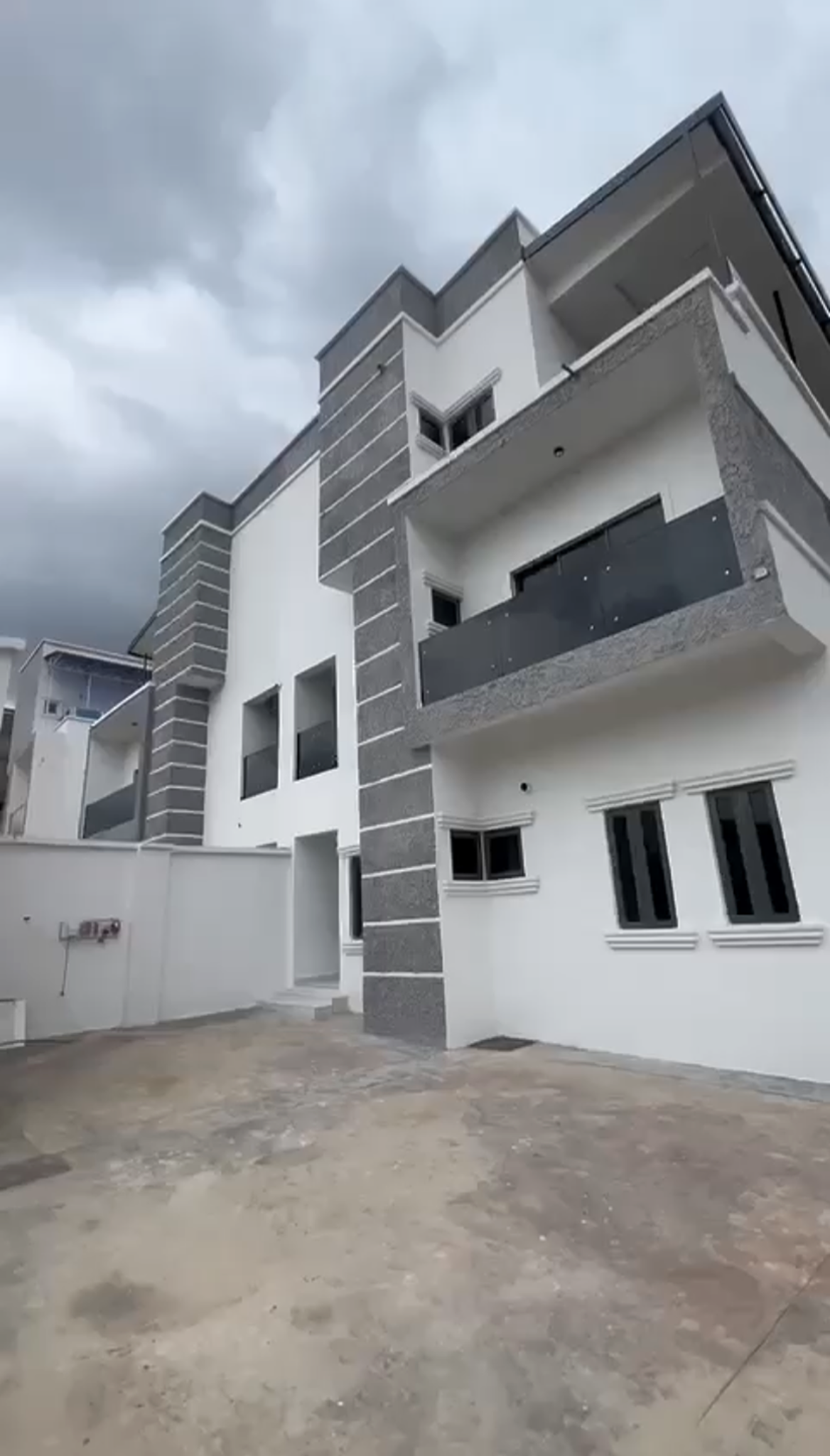 🏡 FOR SALE: Executive 6-Bedroom Semi-Detached Duplex in Lifecamp