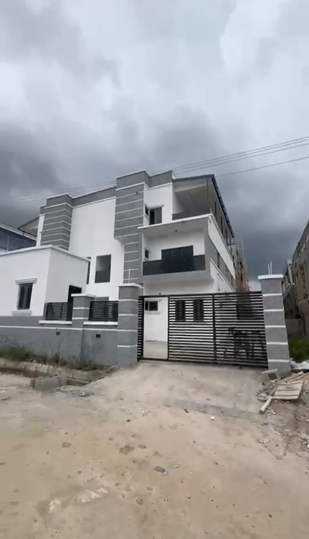 🏡 FOR SALE: Executive 6-Bedroom Semi-Detached Duplex in Lifecamp