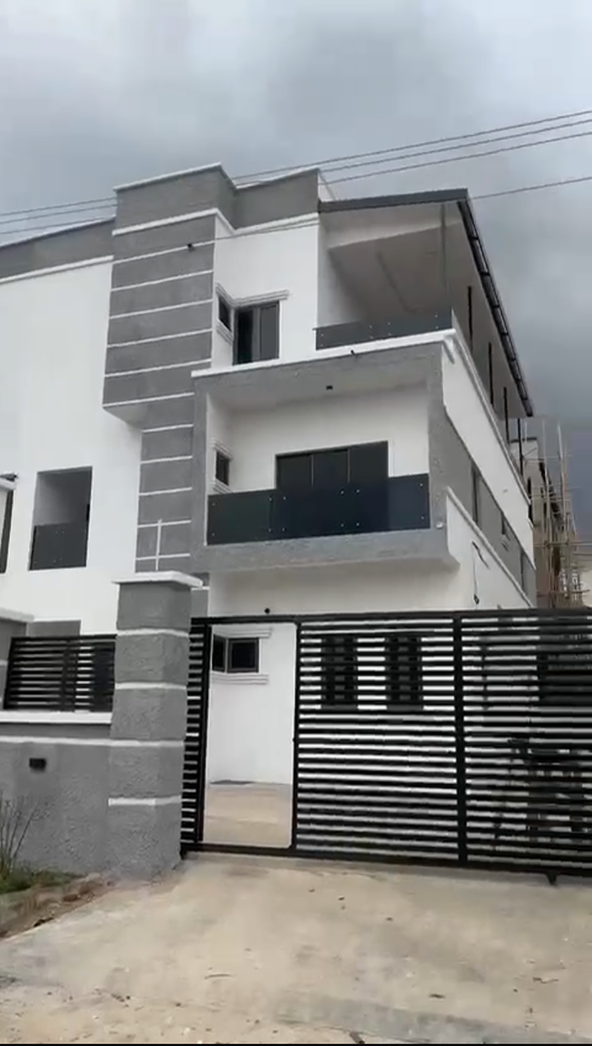 🏡 FOR SALE: Executive 6-Bedroom Semi-Detached Duplex in Lifecamp
