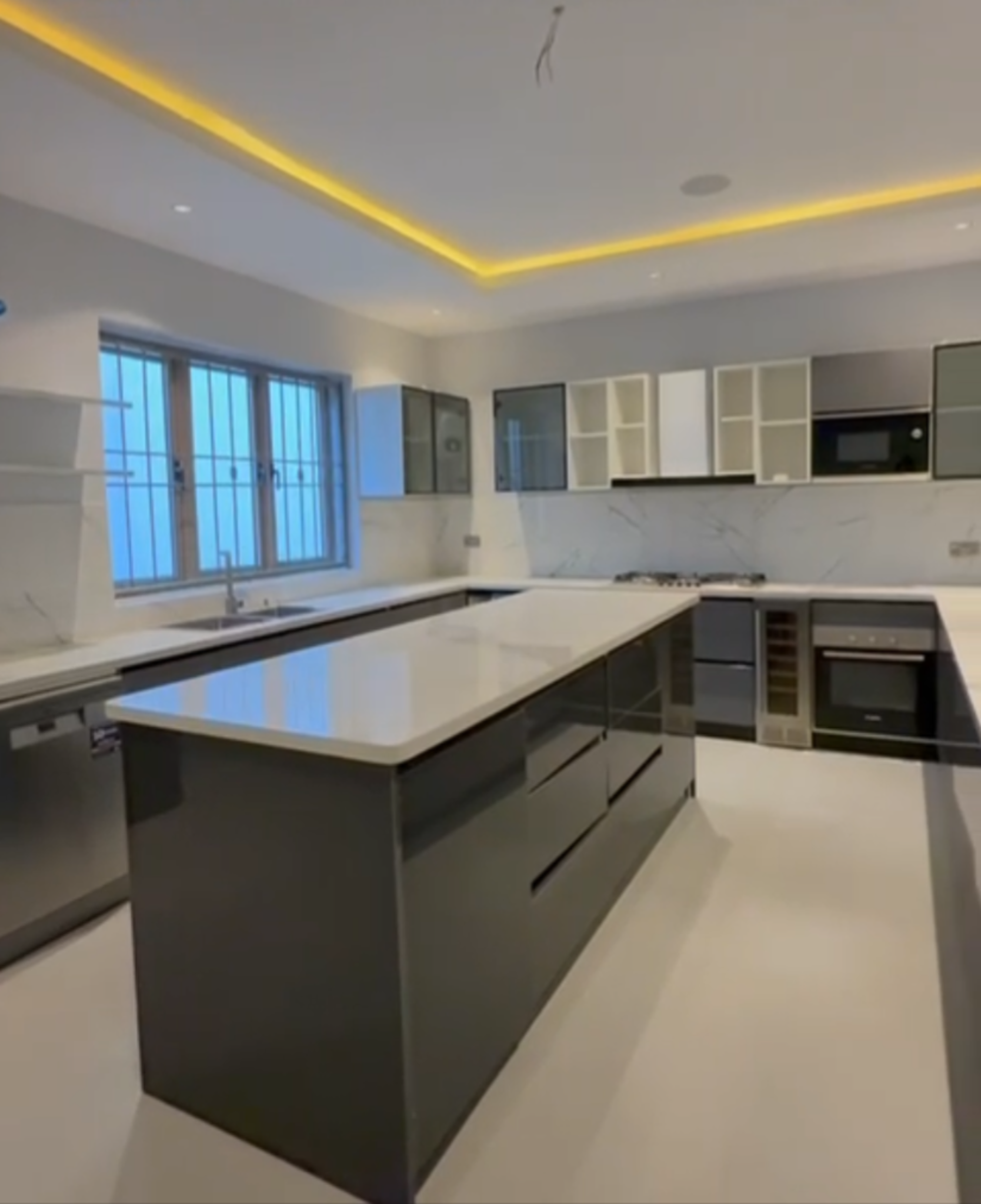🔥 For Sale: Fully Automated 4-Bedroom Luxury Terrace | Guzape District, Abuja
