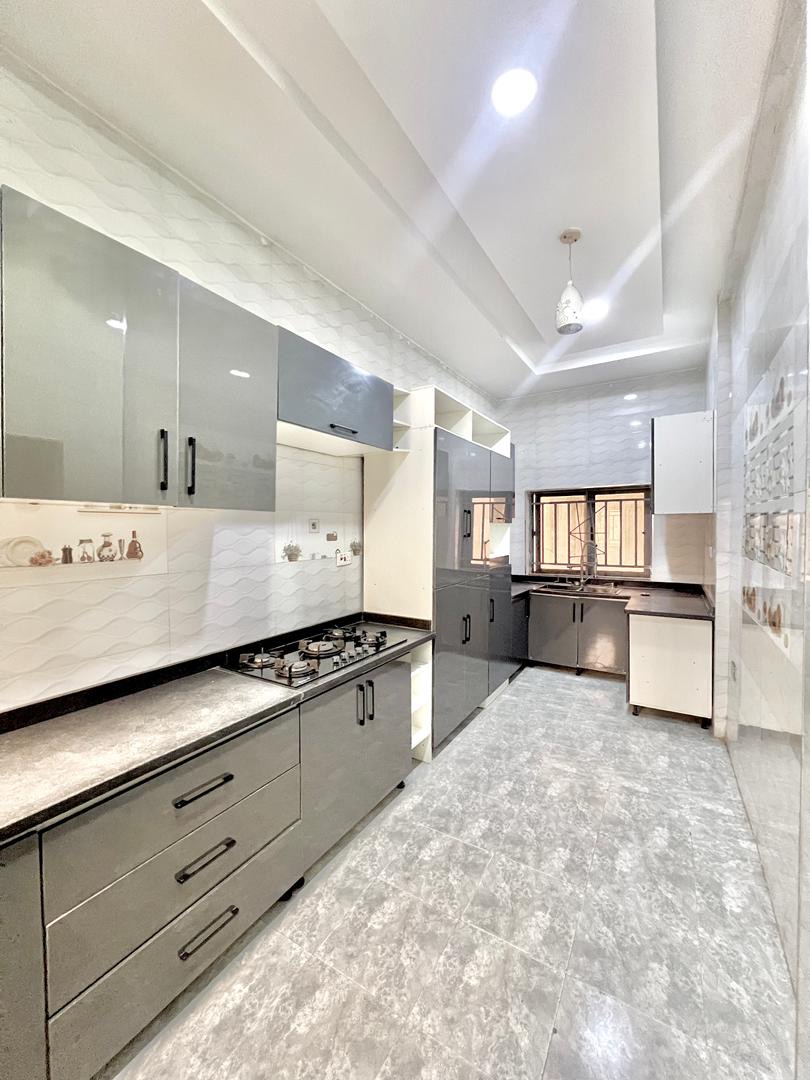 🏡 Modern Sophistication in the Heart of Kaura – 4-Bedroom Luxury Terrace