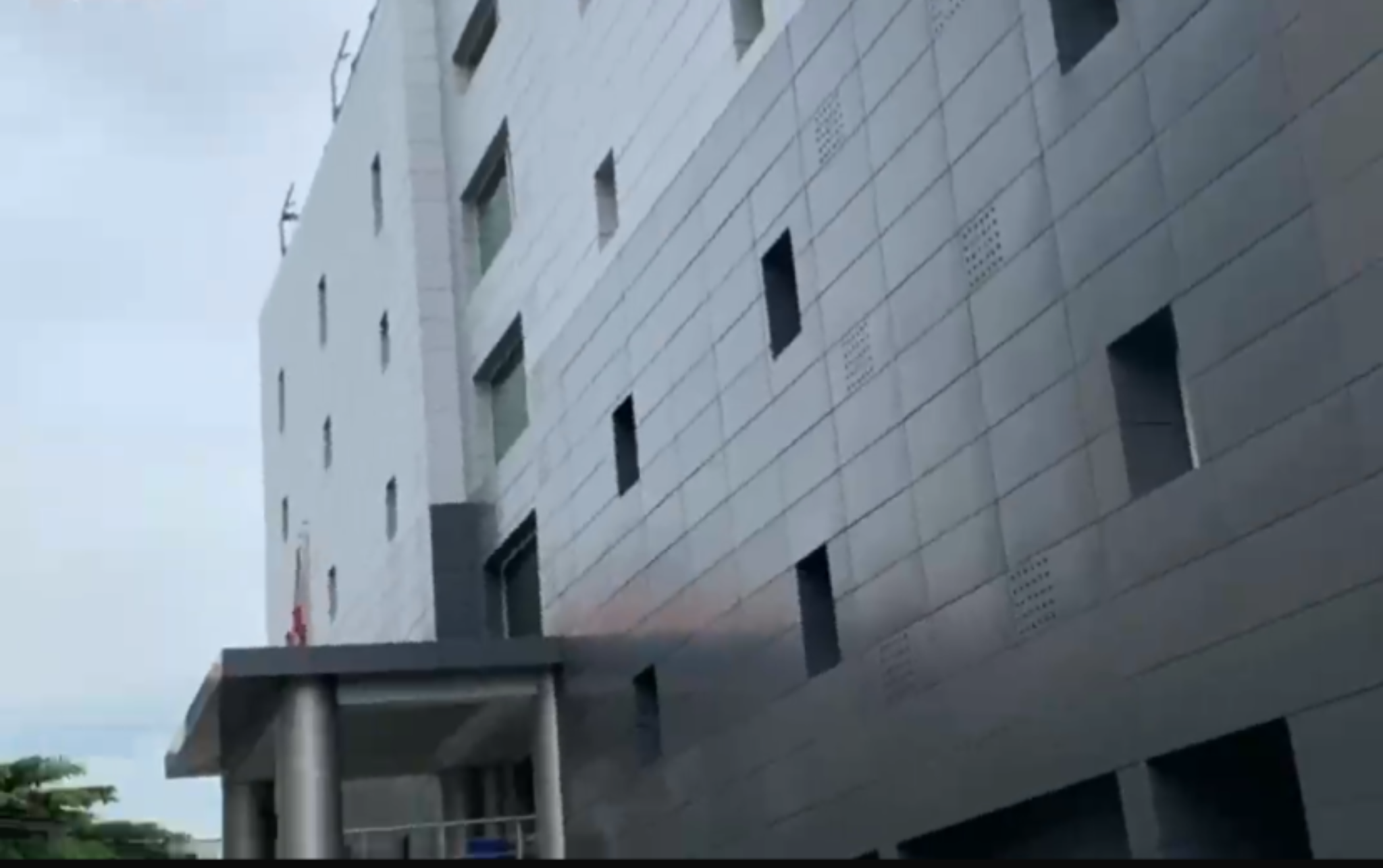 5 suspended Floors (Incl. Ground floor and Terrace) with elevator.