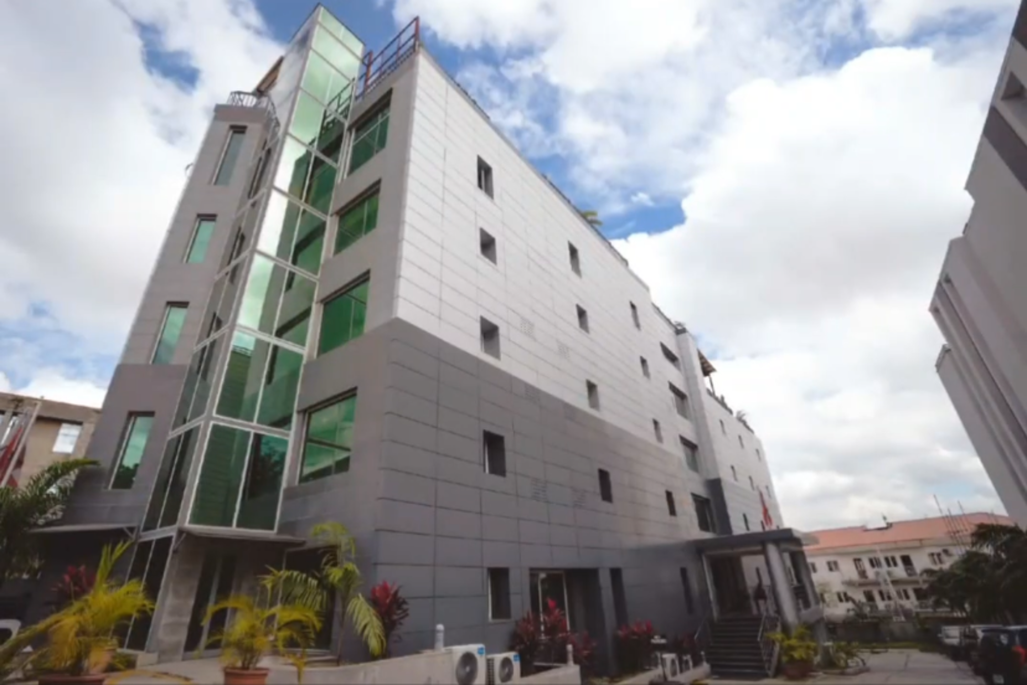 5 suspended Floors (Incl. Ground floor and Terrace) with elevator.
