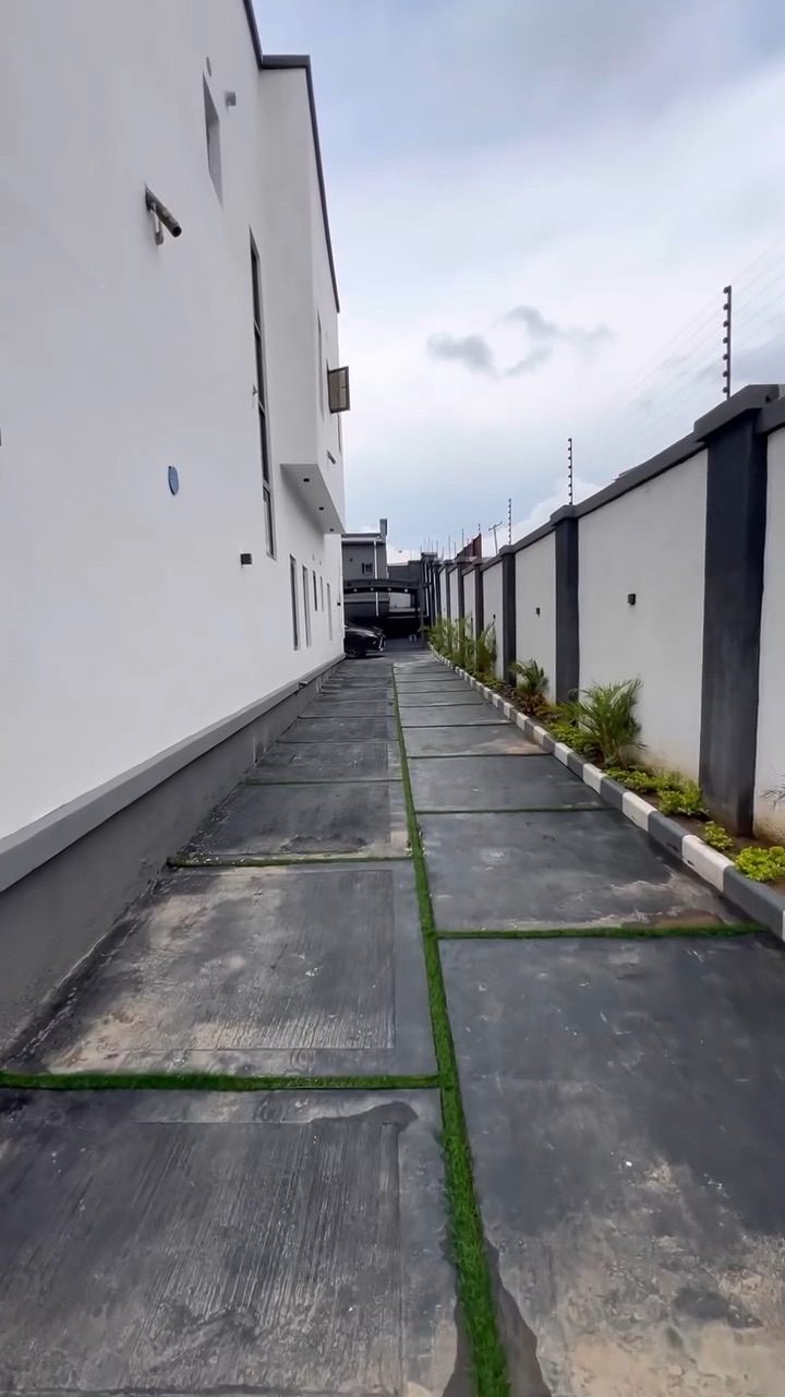 6-Bedroom Fully Detached Duplex with BQ in the prestigious Guzape District